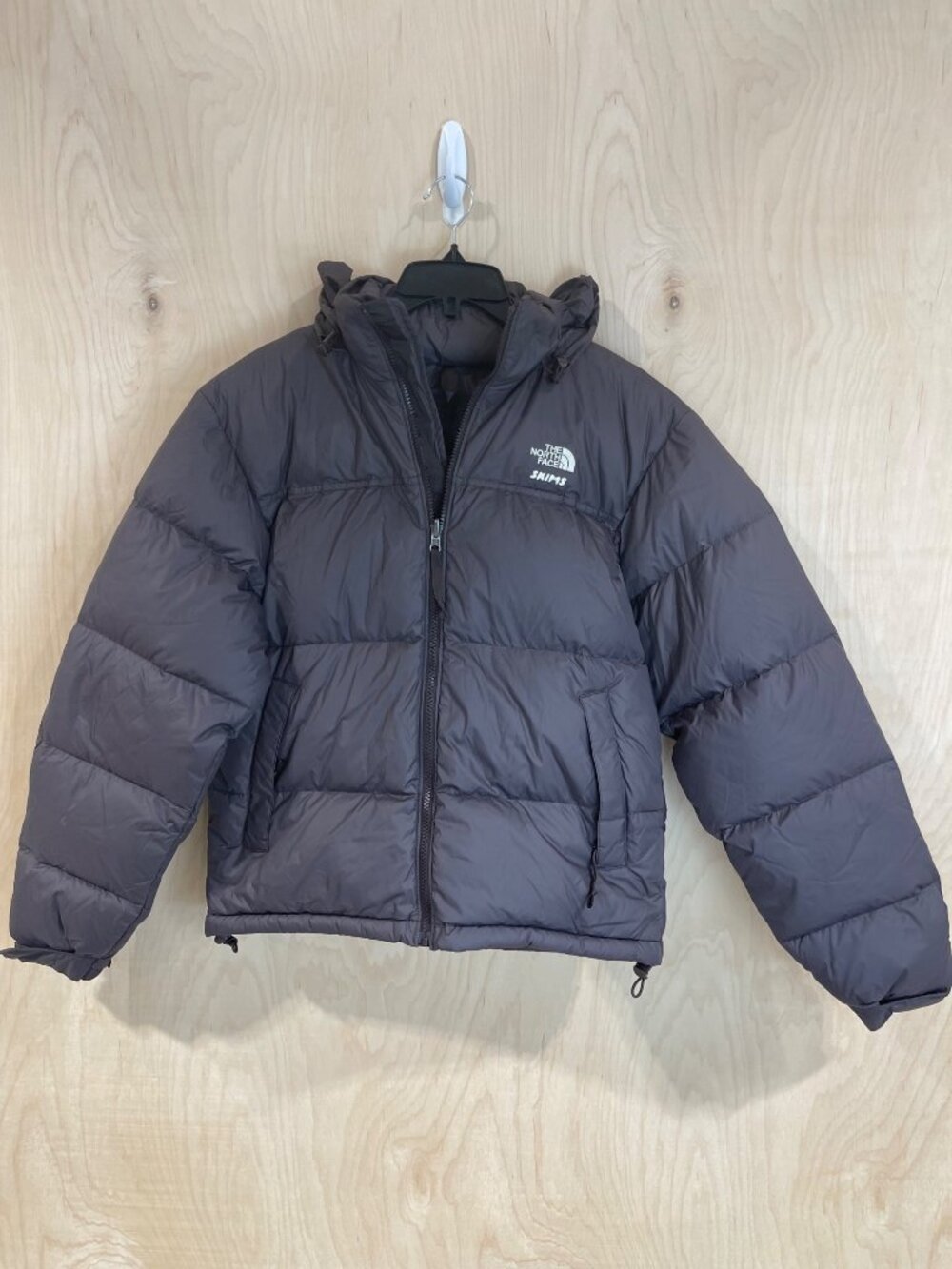 NEW SKIMS x THE NORTH FACE 2000 RETRO NUPTSE 700 PHOENIX JACKET XS - Picture 3 of 7